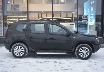 Подержанный автомобиль Renault Duster 2017 года (4 фото)