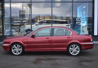 Подержанный автомобиль Jaguar X-Type Sedan 2006 года (8 фото)