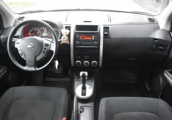 Подержанный автомобиль Nissan X-Trail 2014 года (12 фото)