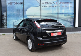 Подержанный автомобиль Ford Focus Hatchback 2011 года (7 фото)