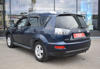 Подержанный автомобиль Mitsubishi Outlander 2010 года (7 фото)
