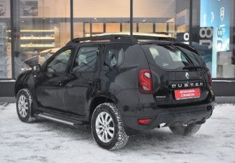 Подержанный автомобиль Renault Duster 2017 года (7 фото)