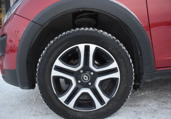 Подержанный автомобиль Renault Sandero 2014 года (9 фото)