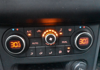 Подержанный автомобиль Nissan Qashqai 2012 года (14 фото)