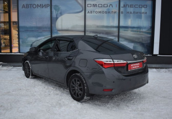 Подержанный автомобиль Toyota Corolla Sedan 2018 года (7 фото)