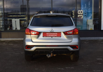 Подержанный автомобиль Mitsubishi ASX 2017 года (6 фото)