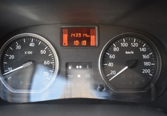 Подержанный автомобиль Nissan Terrano 2015 года (13 фото)