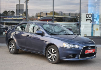 Подержанный автомобиль Mitsubishi Lancer Sedan 2011 года (3 фото)