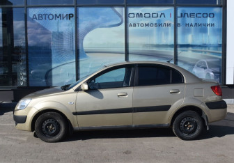 Подержанный автомобиль Kia Rio Sedan 2009 года (8 фото)