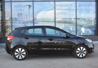 Подержанный автомобиль Kia Rio Hatchback 2015 года (4 фото)