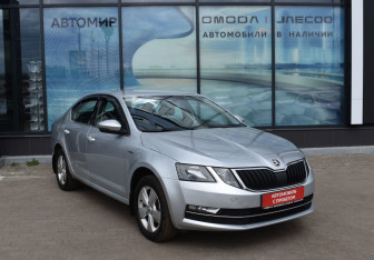 Подержанный автомобиль Skoda Octavia Liftback 2020 года (3 фото)