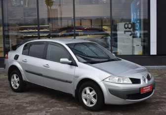 Подержанный автомобиль Renault Megane Sedan 2006 года (3 фото)