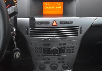 Подержанный автомобиль Opel Astra Hatchback 2011 года (16 фото)