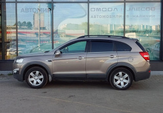 Подержанный автомобиль Chevrolet Captiva 2013 года (8 фото)