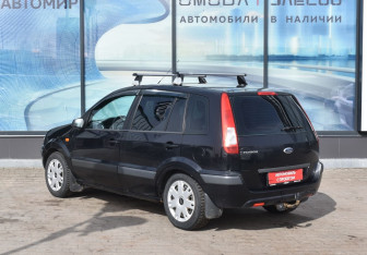 Подержанный автомобиль Ford Fusion 2008 года (7 фото)