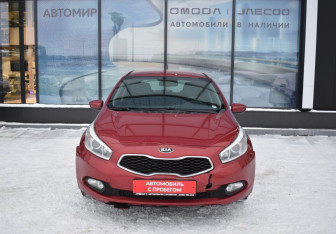 Подержанный автомобиль Kia Ceed Hatchback 2013 года (2 фото)