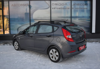 Подержанный автомобиль Hyundai Solaris Hatchback 2015 года (7 фото)