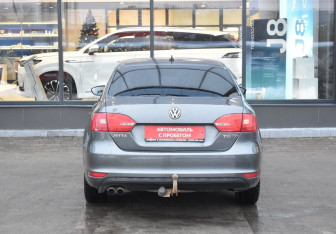 Подержанный автомобиль Volkswagen Jetta Sedan 2013 года (6 фото)