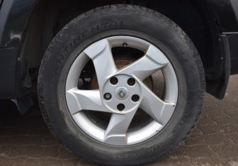 Подержанный автомобиль Renault Duster 2017 года (9 фото)