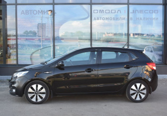 Подержанный автомобиль Kia Rio Hatchback 2015 года (8 фото)