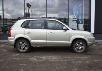 Подержанный автомобиль Hyundai Tucson 2007 года (4 фото)