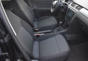 Подержанный автомобиль Skoda Rapid Liftback 2014 года (10 фото)