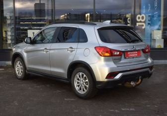 Подержанный автомобиль Mitsubishi ASX 2017 года (7 фото)