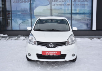 Подержанный автомобиль Nissan Note 2013 года (2 фото)