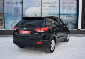 Подержанный автомобиль Hyundai ix35 2011 года (5 фото)