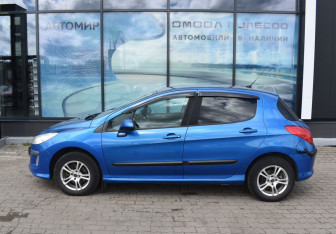 Подержанный автомобиль Peugeot 308 Hatchback 2008 года (8 фото)