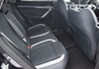 Подержанный автомобиль Geely Atlas 2024 года (11 фото)