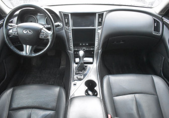 Подержанный автомобиль Infiniti Q50 2015 года (12 фото)