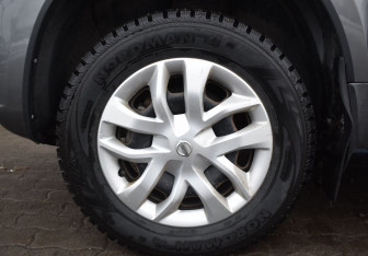 Подержанный автомобиль Nissan Terrano 2016 года (9 фото)