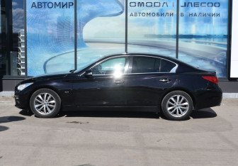 Подержанный автомобиль Infiniti Q50 2015 года (8 фото)