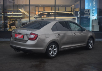 Подержанный автомобиль Skoda Rapid Liftback 2019 года (5 фото)