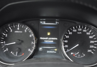 Подержанный автомобиль Nissan X-Trail 2017 года (10 фото)