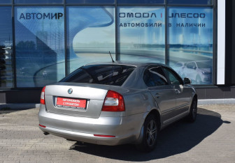 Подержанный автомобиль Skoda Octavia Liftback 2012 года (5 фото)