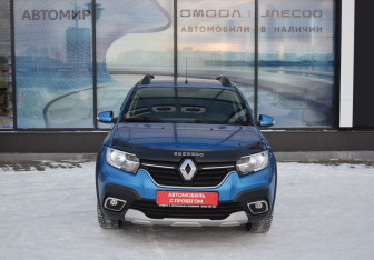Подержанный автомобиль Renault Sandero 2018 года (2 фото)