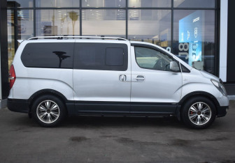 Подержанный автомобиль Hyundai Grand Starex 2008 года (4 фото)