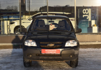 Подержанный автомобиль Chevrolet Niva 2014 года (2 фото)