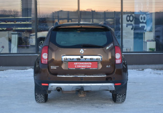 Подержанный автомобиль Renault Duster 2013 года (6 фото)