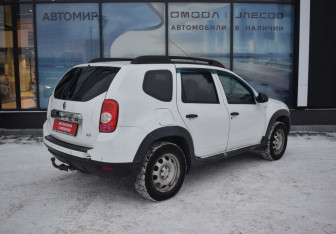 Подержанный автомобиль Renault Duster 2015 года (5 фото)