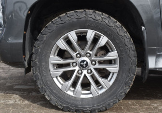 Подержанный автомобиль Mitsubishi Pajero Sport 2021 года (9 фото)