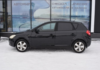 Подержанный автомобиль Kia Ceed Hatchback 2008 года (8 фото)