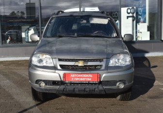 Подержанный автомобиль Chevrolet Niva 2010 года (2 фото)