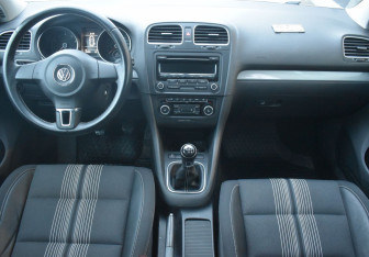 Подержанный автомобиль Volkswagen Golf Hatchback 2012 года (12 фото)