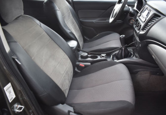 Подержанный автомобиль Mitsubishi L200 2015 года (10 фото)