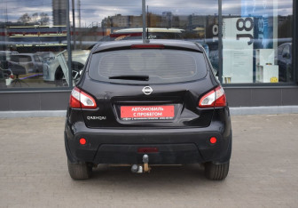 Подержанный автомобиль Nissan Qashqai 2011 года (6 фото)