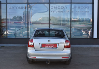 Подержанный автомобиль Skoda Octavia Liftback 2010 года (6 фото)