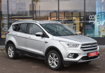 Подержанный автомобиль Ford Kuga 2018 года (3 фото)